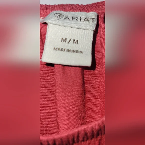Ariat red embroidered bell sleeve top western size M - Picture 7 of 8